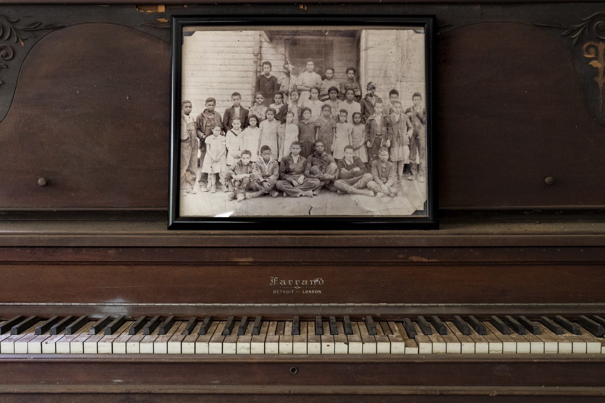 picture of a group of children sitting on a piano